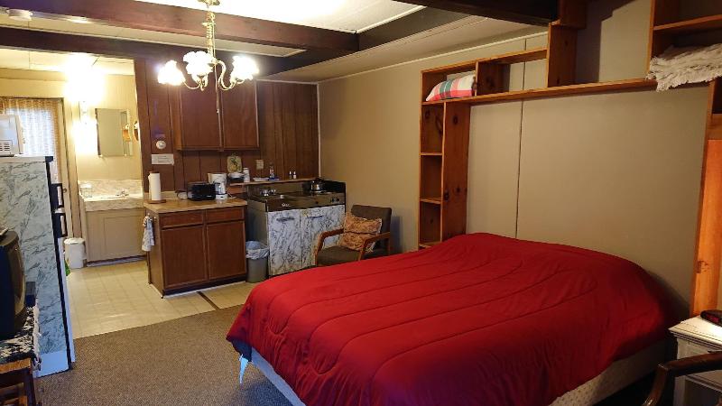 Brookside Motor Inn image