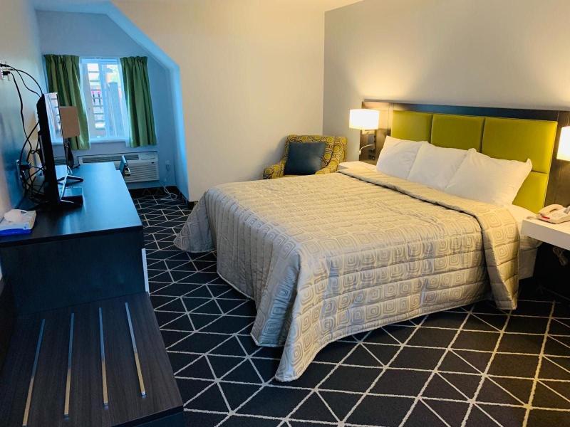 King Hotel image