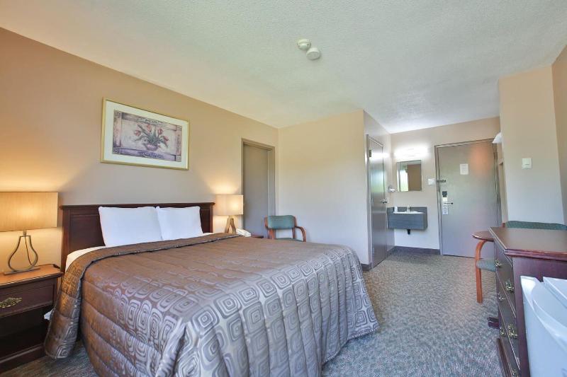 King Hotel image