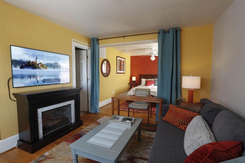 Loudoun Valley Manor image