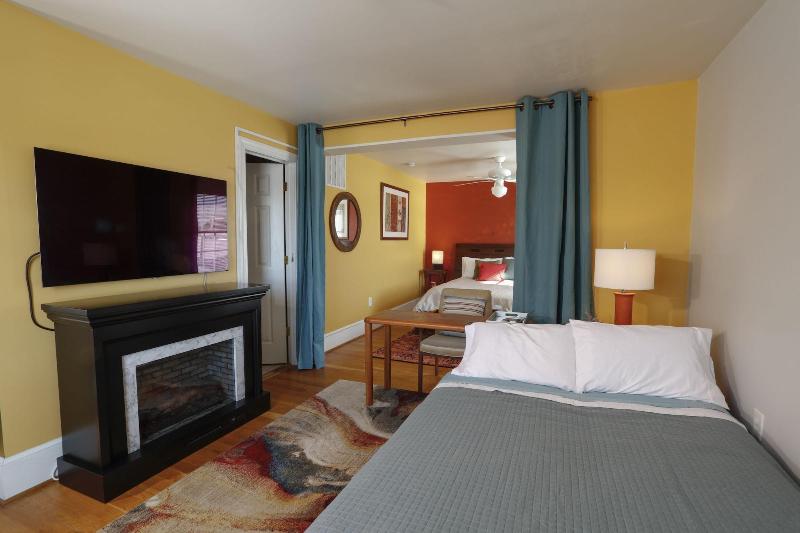 Loudoun Valley Manor image