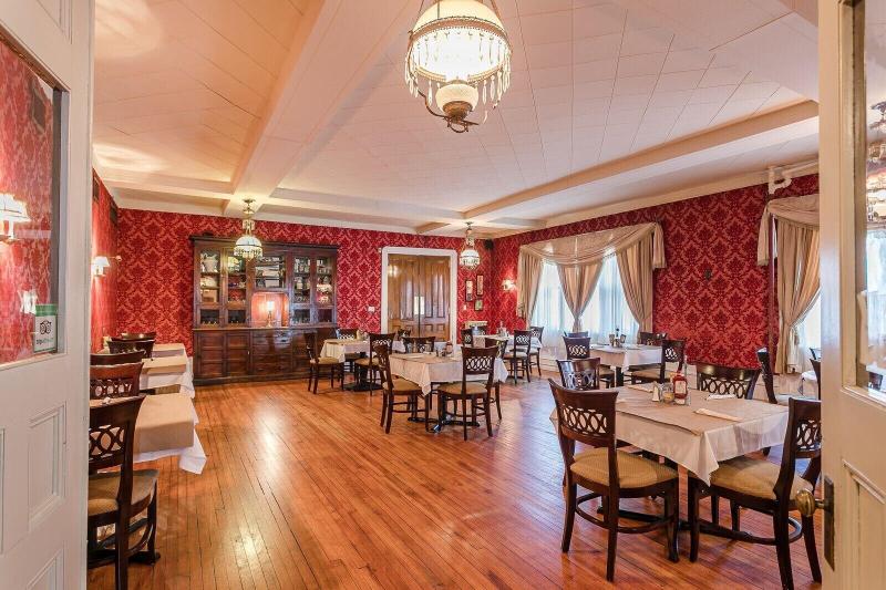 The Naples Hotel