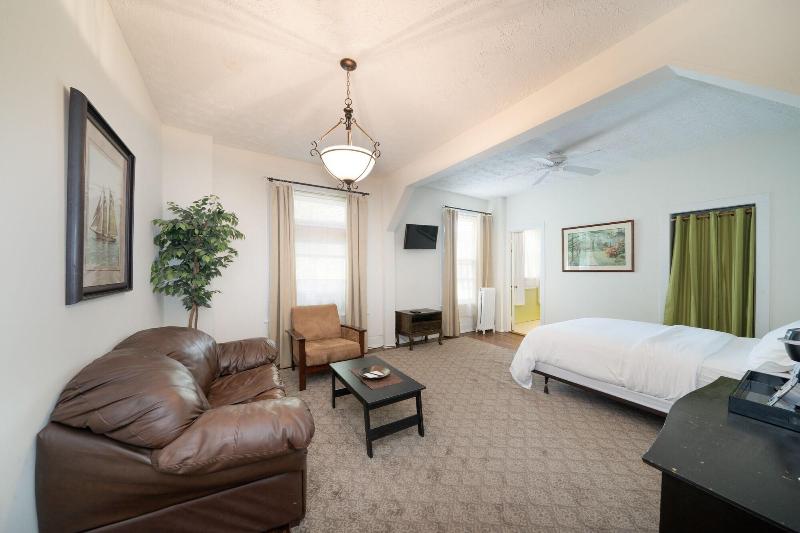 The Naples Hotel 4