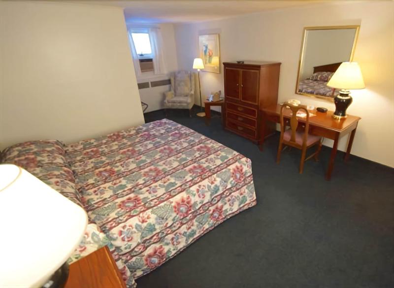 Travelers Inn image