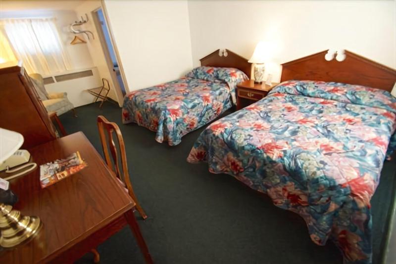 Travelers Inn image