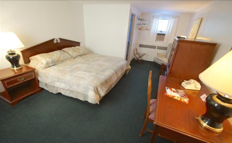 Travelers Inn image
