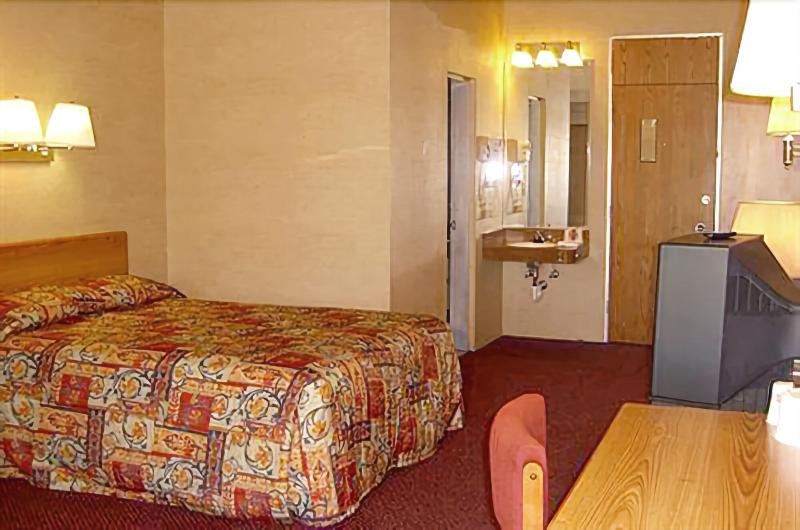 Travelers Inn image