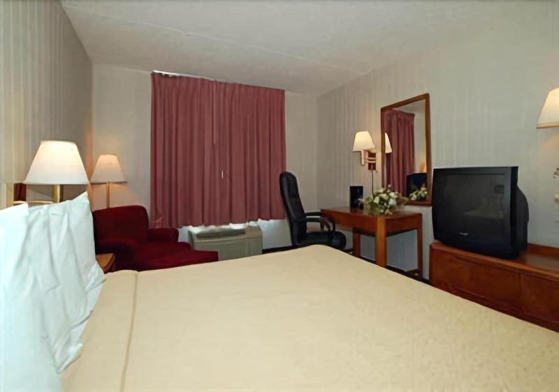 Travelers Inn image