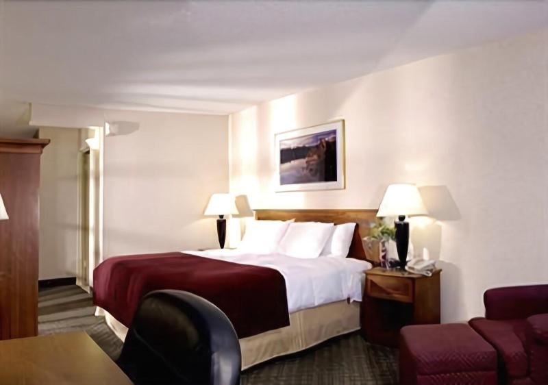 Travelers Inn image