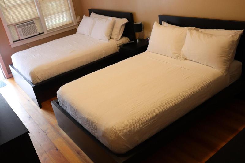 Reynolds House Inn & Motel image