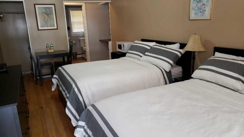Reynolds House Inn & Motel image