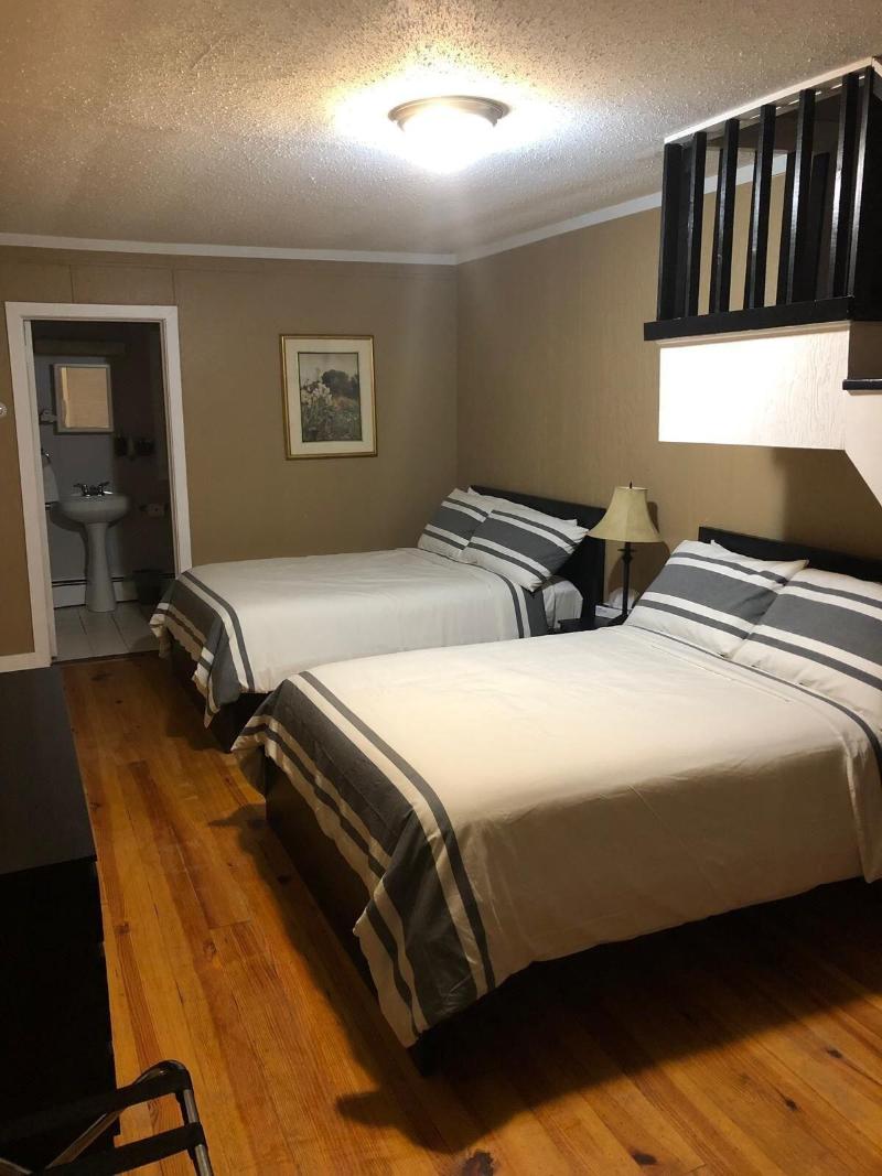Reynolds House Inn & Motel image