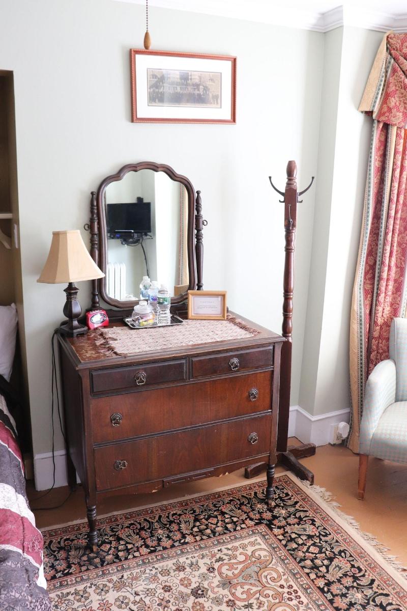 Reynolds House Inn & Motel image