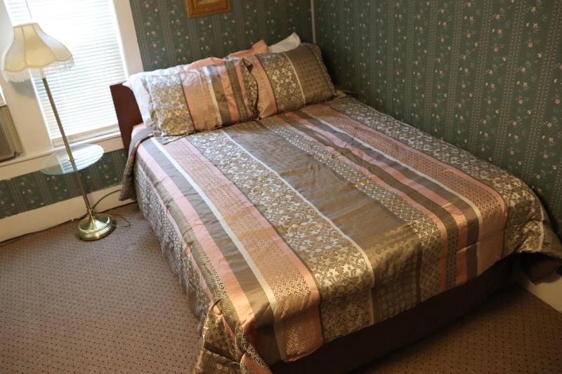 Reynolds House Inn & Motel image