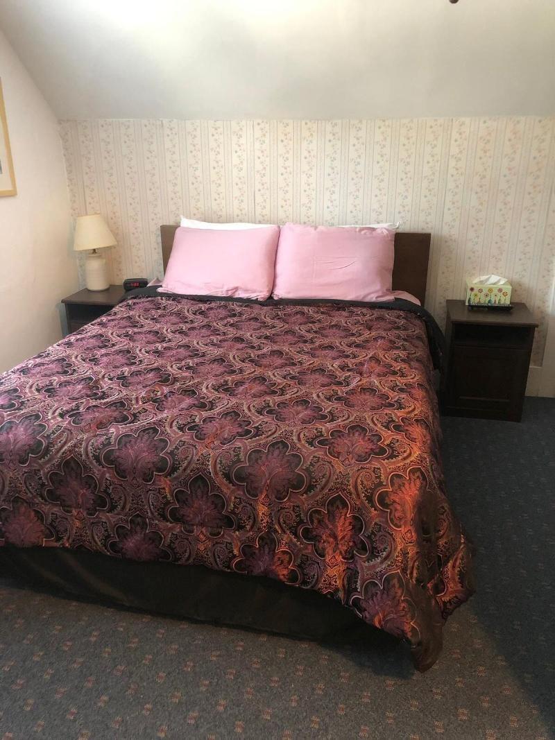 Reynolds House Inn & Motel image