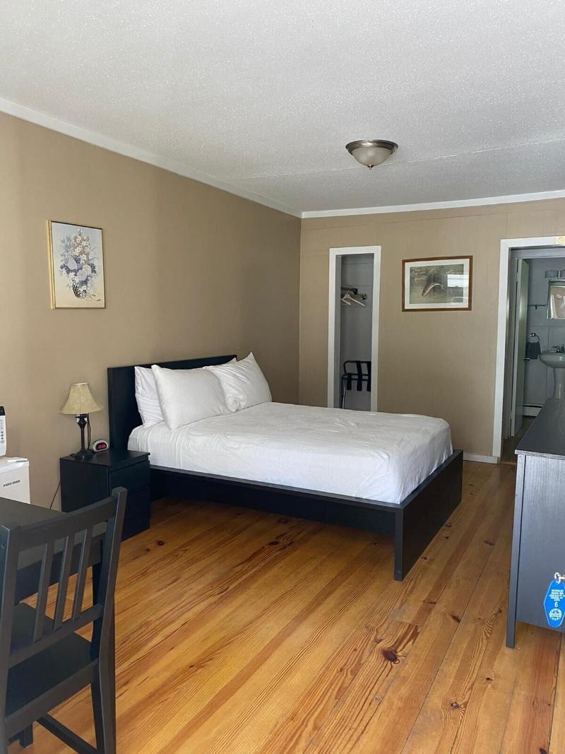 Reynolds House Inn & Motel image