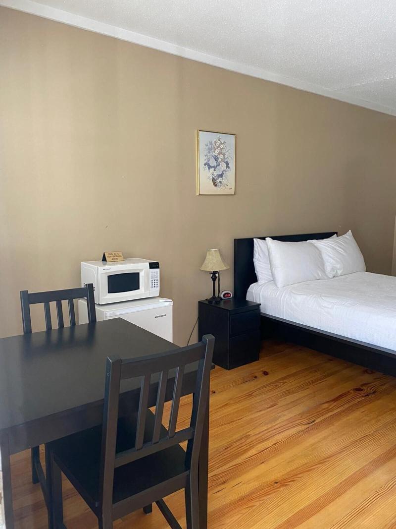 Reynolds House Inn & Motel image