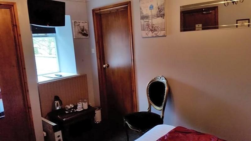 Forresters Hotel And Restaurant image