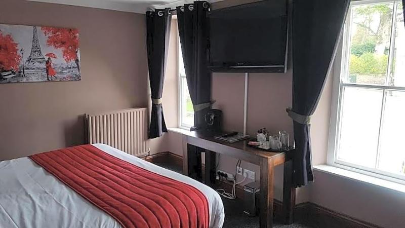 Forresters Hotel And Restaurant image