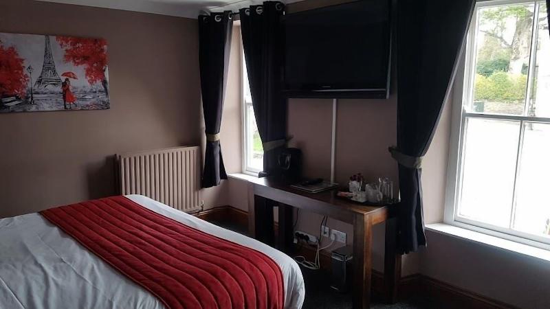 Forresters Hotel And Restaurant image