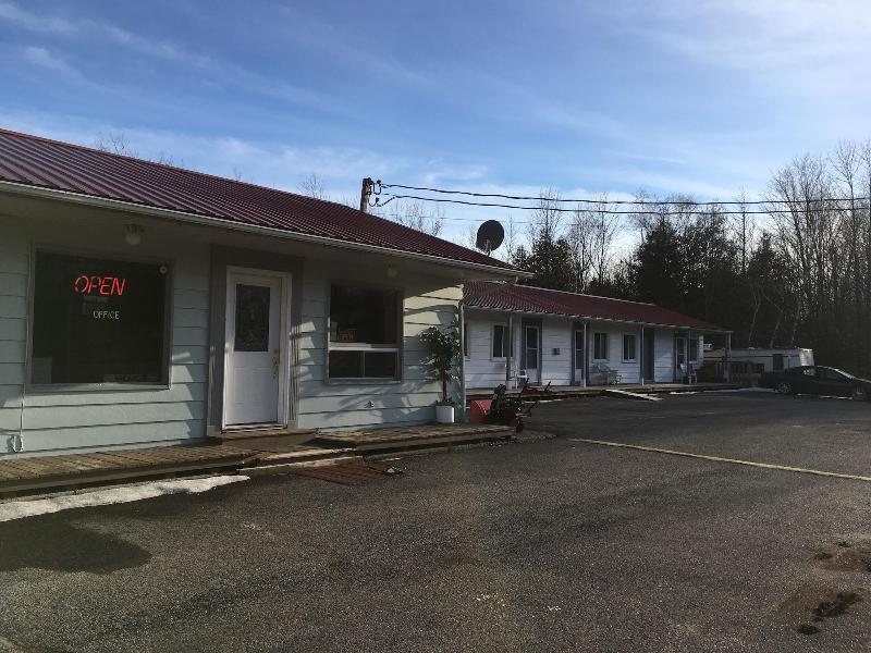 Colonial Inn Motel