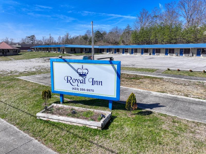 Royal Inn image 9