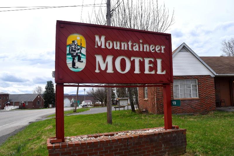 Mountaineer Motel image