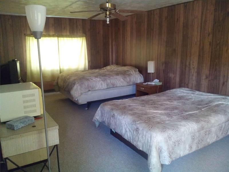 Mountaineer Motel image 8