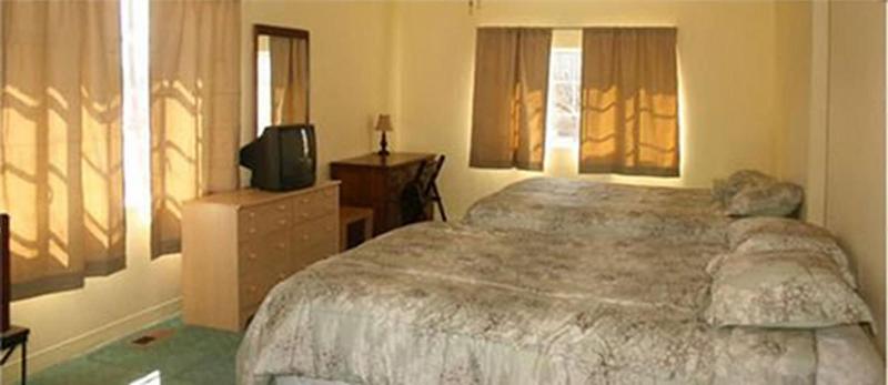 Mountaineer Motel image 2