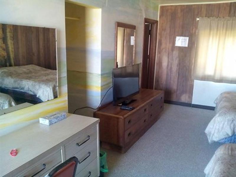 Mountaineer Motel image