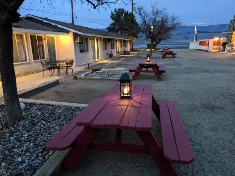 Lakeview Motel image