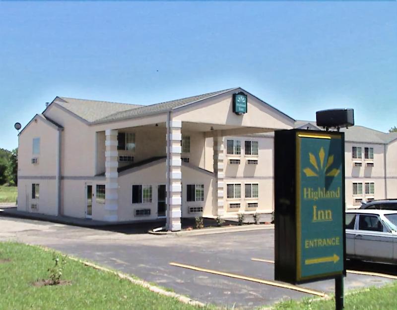 Highland Inn Peculiar image