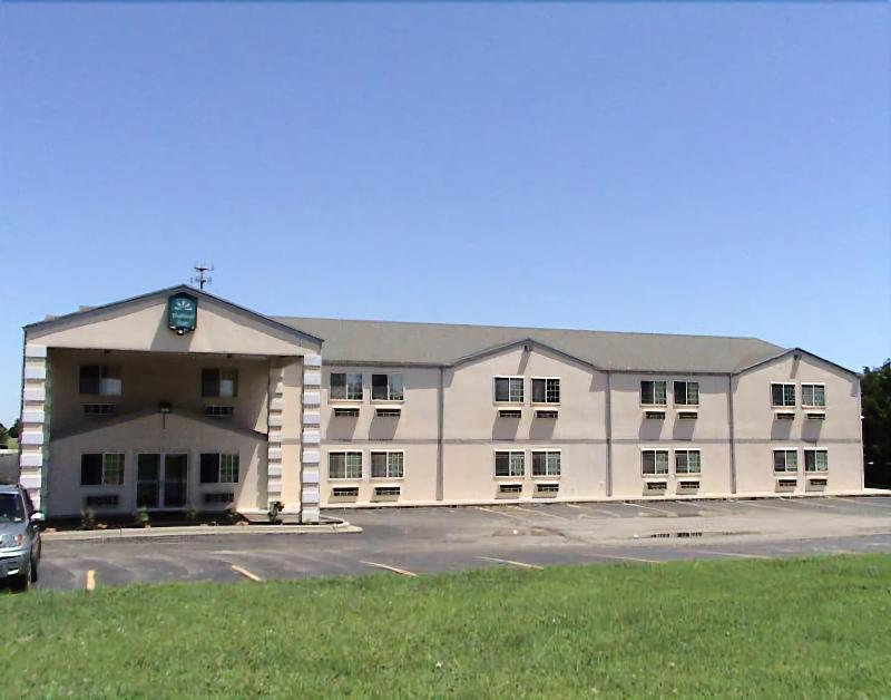 Highland Inn Peculiar image