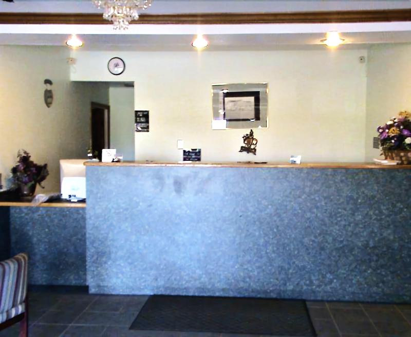 Highland Inn Peculiar image