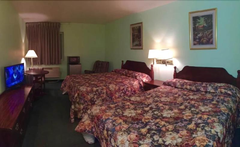 Highland Inn Peculiar image