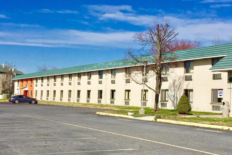 Red Carpet Inn image