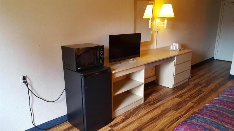 Red Carpet Inn image