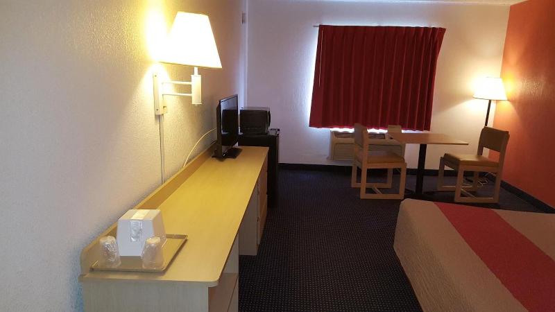 Red Carpet Inn image