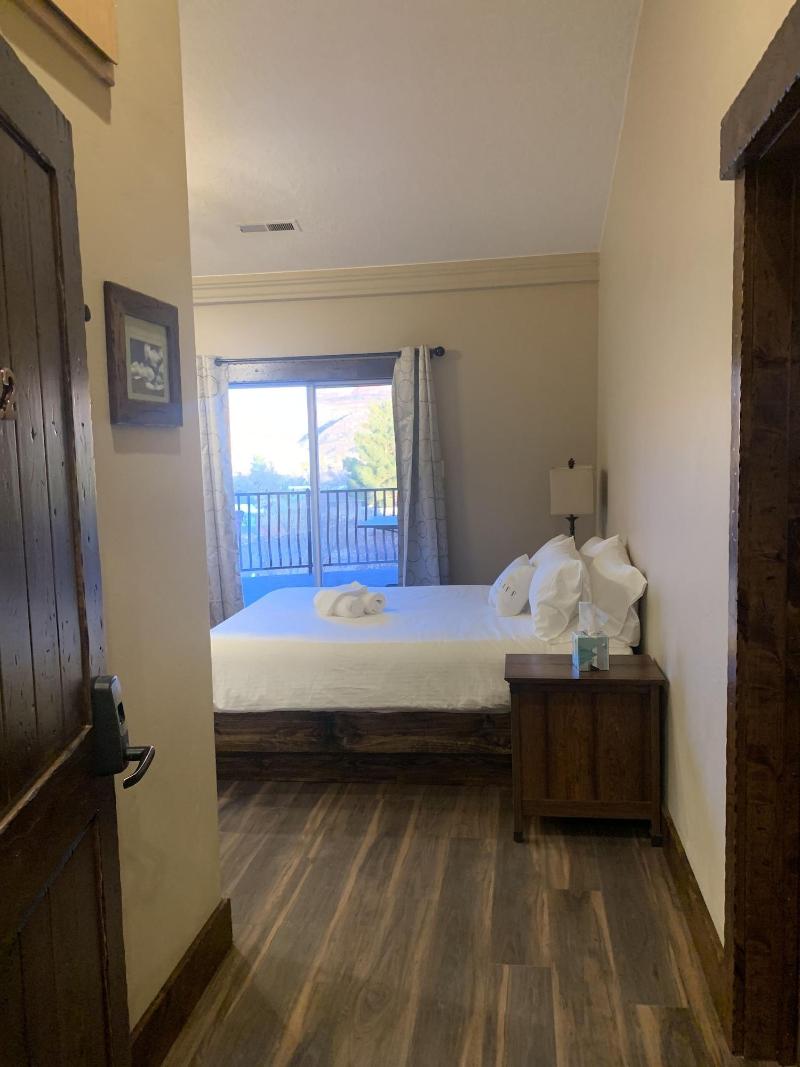 Zion Cliff Lodge image