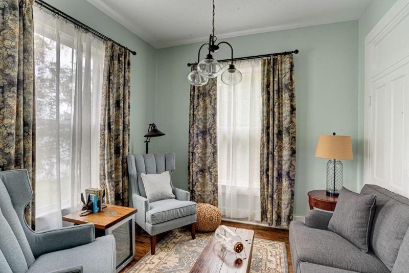 Historic Birch Lodge And Motel image