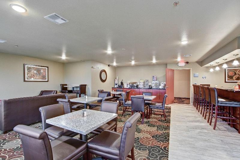 Cobblestone Hotel & Suites – Pulaski/Green Bay image 1