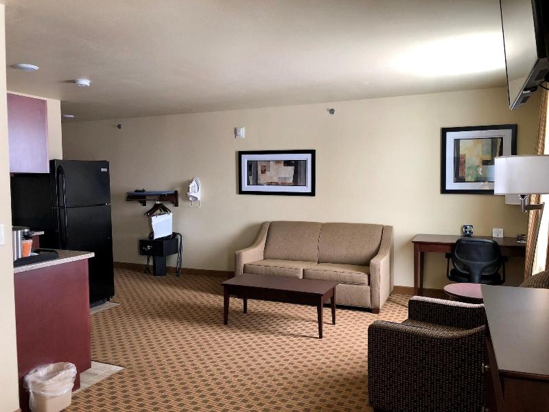 Cobblestone Hotel & Suites – Pulaski/Green Bay image 5