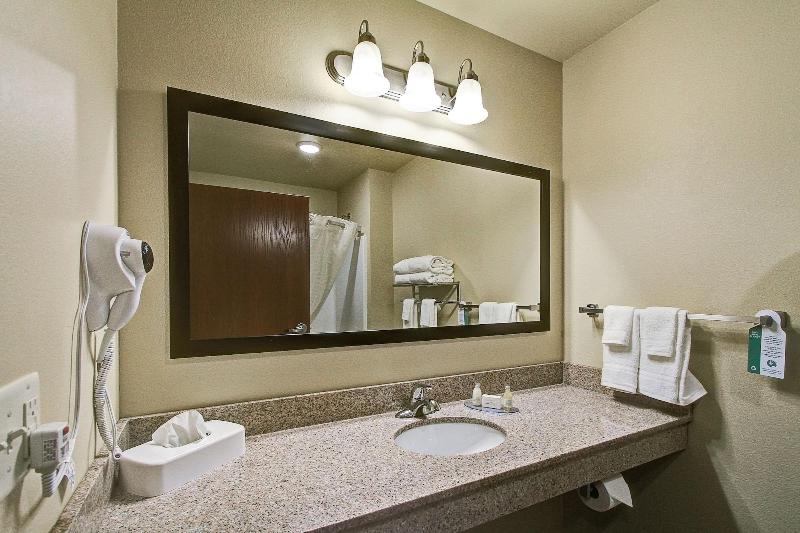 Cobblestone Hotel & Suites – Pulaski/Green Bay image