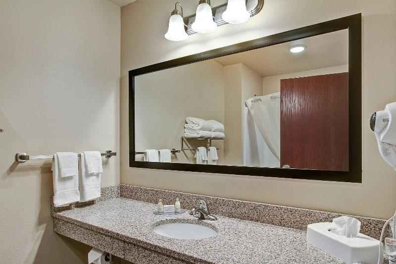 Cobblestone Hotel & Suites – Pulaski/Green Bay image