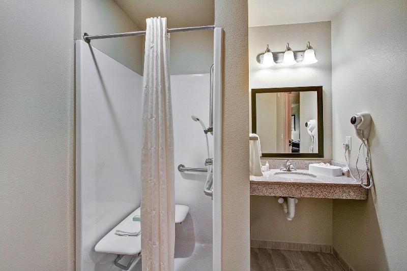 Cobblestone Hotel & Suites – Pulaski/Green Bay image
