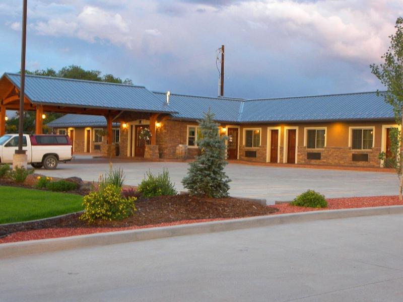 Backcountry Inn — general view