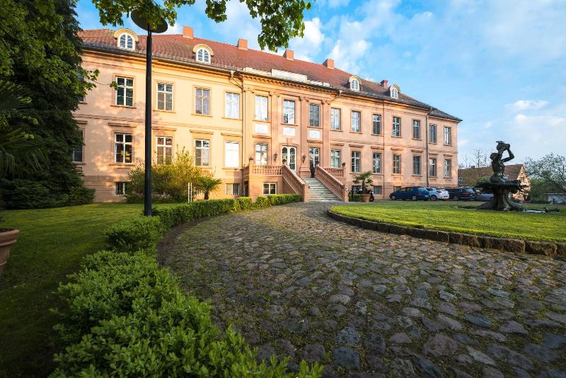 Schlosshotel Rühstädt GARNI image