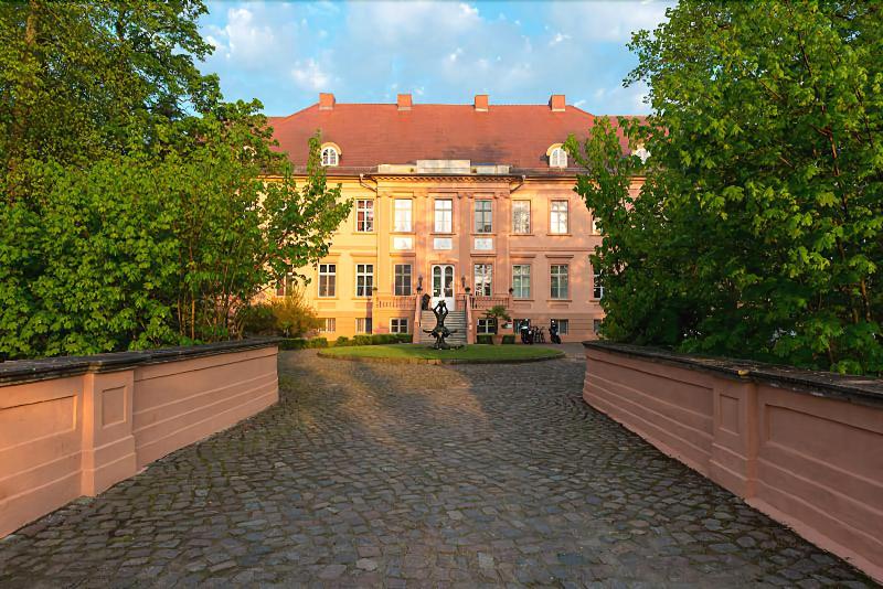 Schlosshotel Rühstädt GARNI image