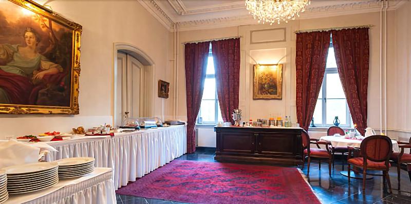 Schlosshotel Rühstädt GARNI image