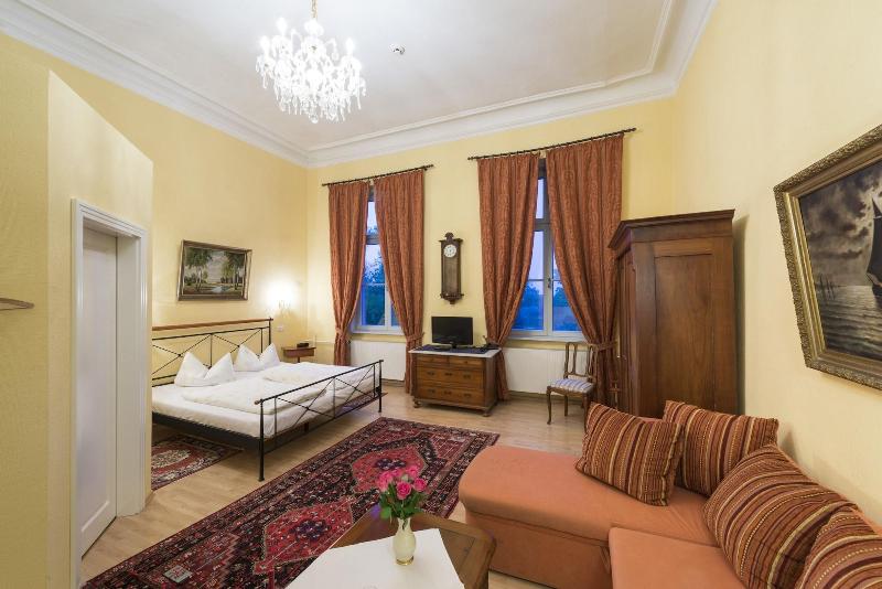 Schlosshotel Rühstädt GARNI image